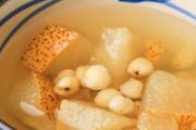 川贝雪梨可以用秋月梨吗 川贝冰糖炖雪梨的禁忌