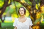练瑜伽能治乳腺增生吗 保护乳房健康做这4个动作就对了！