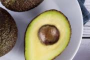 牛油果是什么水果怎么吃 为什么牛油果吃起来是苦的