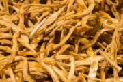 干黄花菜没煮熟会中毒吗 干黄花菜要泡多久才可以煮