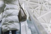 羽绒服领子上的油渍怎么去除 羽绒服霉斑怎么洗掉