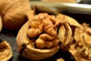 吃核桃不能同时吃什么 核桃一天吃几个合适