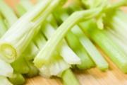 近视眼吃什么食物提高视力 吃这些食物就对了
