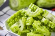 夏季吃苦瓜有哪些好处 吃苦瓜需要注意什么