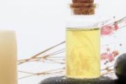 夏天头发可以用精油吗 精油怎么涂在头发上