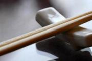 筷子多久不换会诱发肝癌 说不定肝癌就是从筷子开始的！