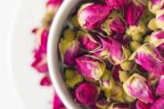 怎样挑选玫瑰花茶 玫瑰花茶能和金银花一起泡水喝吗