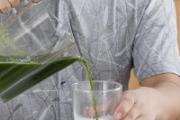 芹菜汁喝多了有什么坏处 芹菜汁一天喝多少合适