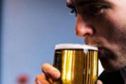 备孕期男人可以喝啤酒吗 备孕期男人喝酒的危害