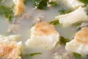 羊肉汤怎样才能熬出白汤 羊肉汤需要焯水吗