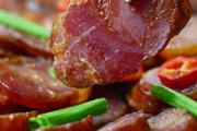 生吃了腊肉肠怎么办 为啥吃了腊肉胃不舒服