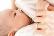喂奶乳头被咬怎么办 怎么预防宝宝咬奶头