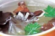 鹅血蘑菇汤