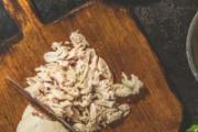 鸡胸肉不全熟能吃吗 半生不熟的鸡胸肉吃了会怎样