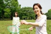 打羽毛球会丰胸吗