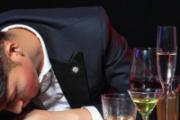 如何快速缓解酒后不适 吃什么缓解酒后不适