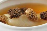 羊肚菌跟什么材料一起煲汤比较好 泡过羊肚菌的水可以用来煲汤吗