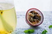 百香果泡水隔夜了还能喝吗 百香果泡水用热水还是冷水