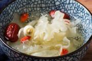 冬天吃银耳莲子汤好吗 银耳汤什么时候喝