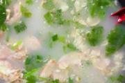 羊肉汤里放菠菜可以吗 羊肉汤里可以放木耳吗