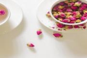 玫瑰花茶用什么样的玫瑰花好 玫瑰花茶和绿茶泡在一起可以喝吗