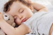 孩子晚上睡觉踢被子怎么办 5个小妙招让宝宝不着凉