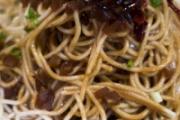 炒方便面不粘锅的技巧 炒方便面加不加调料包