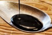 炒菜放酱油有什么作用 哪些人不能吃酱油