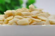 杏仁吃多了会中毒吗 杏仁中毒了怎么办