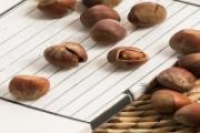 榛子怎么快速去壳 榛子生吃好还是熟吃好