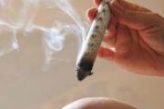 落枕怎么办简单快速的有效办法 推拿、艾灸、刮痧简单有效
