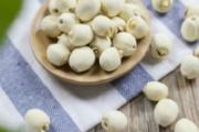 莲子能泡水喝吗 莲子怎么吃下火