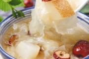 冰糖雪梨吃梨还是喝水 冰糖雪梨吃热的还是冷的