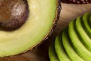牛油果有黑线可以吃吗 牛油果为什么会发苦
