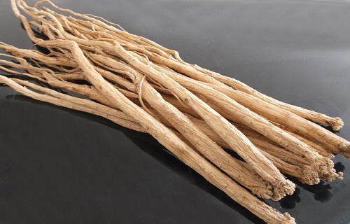 党参益气生津,养血,与黄芪,白3党参的食用功效党参性平味甘,有补中