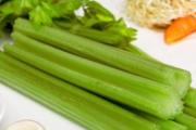 长期喝芹菜汁好吗 芹菜汁一天喝多少毫升