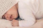 宝宝睡觉翻白眼是怎么回事