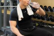 练肌肉要少喝水吗 健身防止肌肉流失喝什么