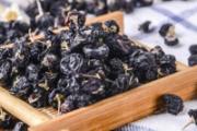 黑枸杞晚上可以喝吗 黑枸杞什么时间喝最好