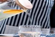 喝酒后可以喝柠檬蜂蜜水吗 解酒柠檬蜂蜜水怎么冲