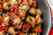 田螺怎么炒才入味 田螺炒前用开水煮多久