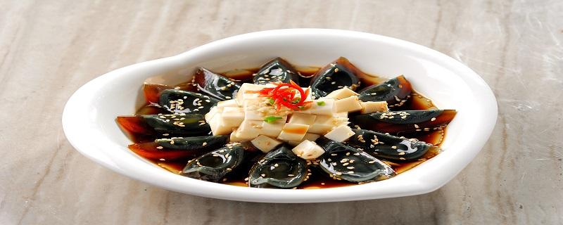 一个皮蛋的热量大概是多少 皮蛋跟水煮蛋哪个热量高 乐哈健康网