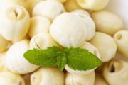 莲子心可以和菊花一起泡吗 莲子心和菊花泡水喝的功效