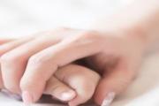剖腹产满月后可吃花生吗 剖腹产满月可以吃瓜子吗