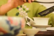 夏天喝红茶还是绿茶 红茶和绿茶的区别