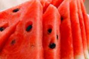 西瓜可以和桃子同食吗 西瓜不适合和什么一起吃