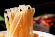 螺蛳粉焖饭加多少水 煮螺蛳粉加入多少水合适