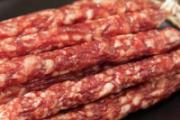 香肠肠衣是什么材料做的 香肠的热量是多少大卡