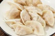 冻饺子开水下锅还是冷水下锅蒸 冻饺子不开裂的窍门