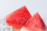 西瓜里面有白色的筋能吃吗 西瓜有白筋是怎么回事